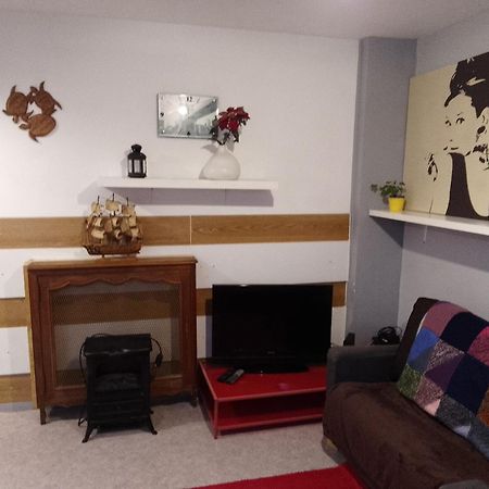 Guesthouse Familial Pour 2,3,4 Personnes De 44M2- Accessible Handic -Rez De Chaussee-Vues Sur Rue Et Patio Prive - Sejour, Chambre Separee-Cuisine,Salle De Bain,Lit Double Et Canape-Lit 2Pers-Entree De La Rue Berzelius-5 Minutes Du Metro Brochant-Lig Париж Екстериор снимка