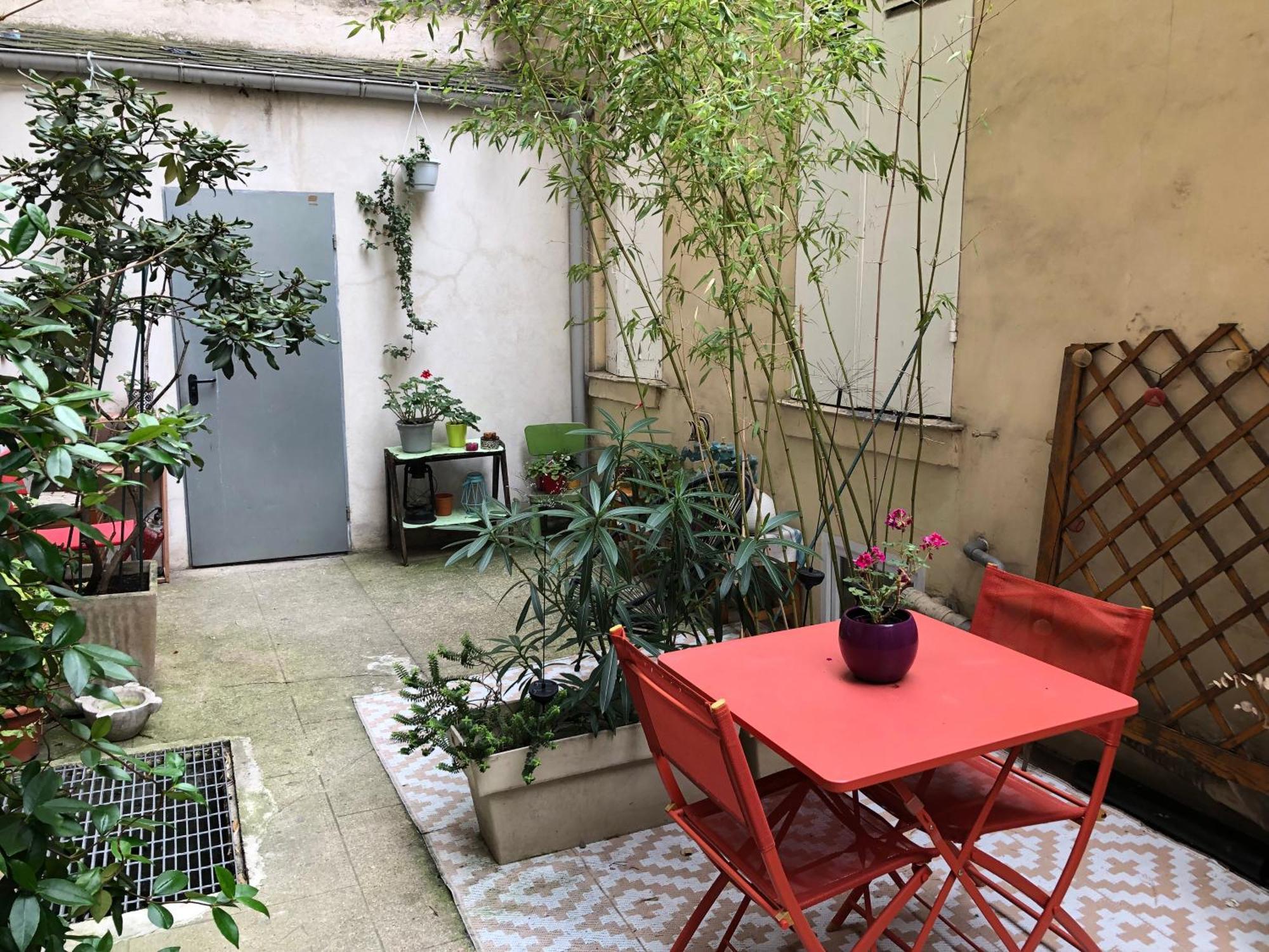 Guesthouse Familial Pour 2,3,4 Personnes De 44M2- Accessible Handic -Rez De Chaussee-Vues Sur Rue Et Patio Prive - Sejour, Chambre Separee-Cuisine,Salle De Bain,Lit Double Et Canape-Lit 2Pers-Entree De La Rue Berzelius-5 Minutes Du Metro Brochant-Lig Париж Екстериор снимка