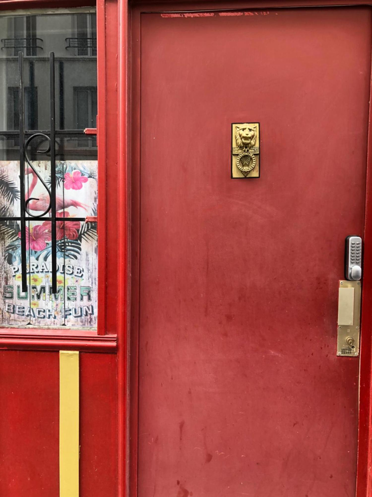 Guesthouse Familial Pour 2,3,4 Personnes De 44M2- Accessible Handic -Rez De Chaussee-Vues Sur Rue Et Patio Prive - Sejour, Chambre Separee-Cuisine,Salle De Bain,Lit Double Et Canape-Lit 2Pers-Entree De La Rue Berzelius-5 Minutes Du Metro Brochant-Lig Париж Екстериор снимка