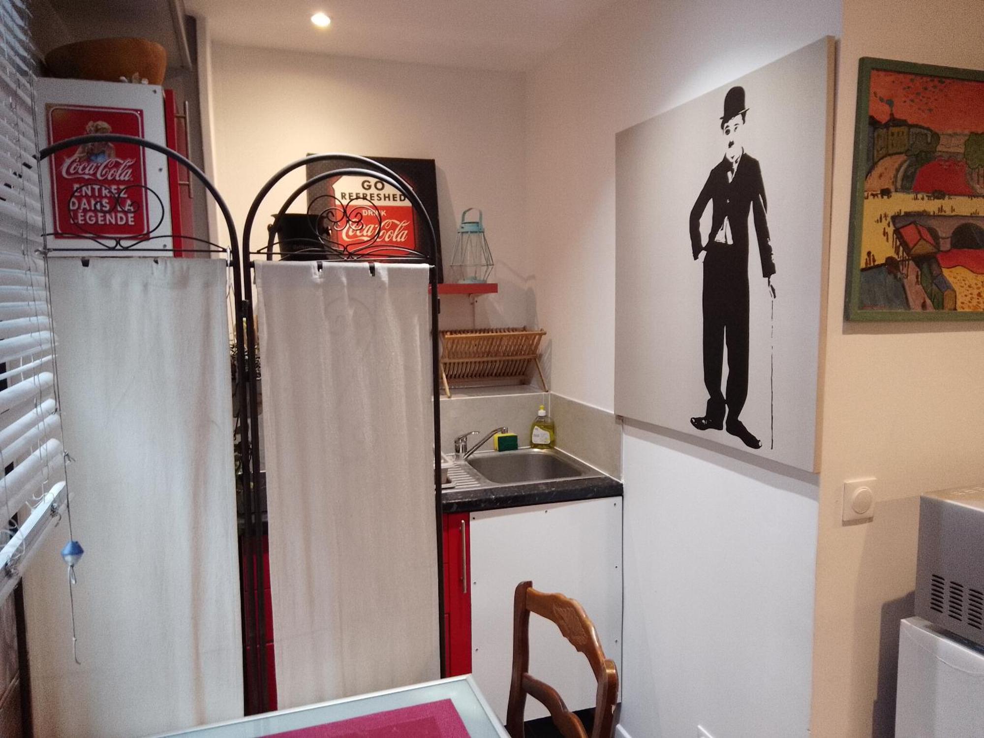 Guesthouse Familial Pour 2,3,4 Personnes De 44M2- Accessible Handic -Rez De Chaussee-Vues Sur Rue Et Patio Prive - Sejour, Chambre Separee-Cuisine,Salle De Bain,Lit Double Et Canape-Lit 2Pers-Entree De La Rue Berzelius-5 Minutes Du Metro Brochant-Lig Париж Екстериор снимка