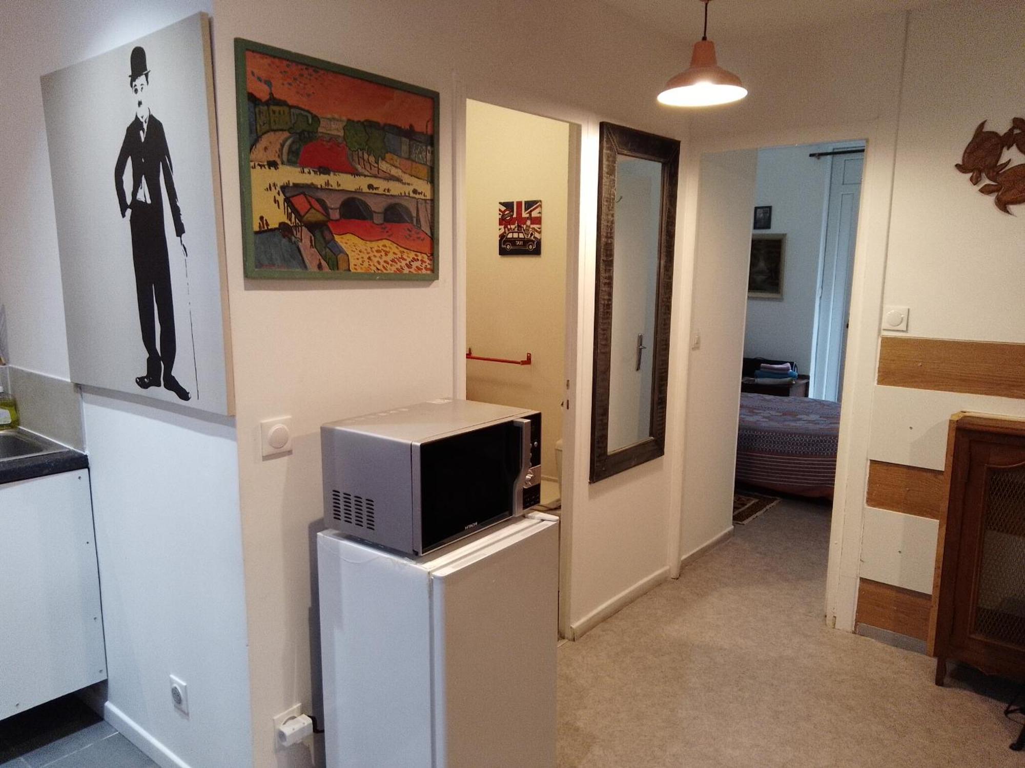 Guesthouse Familial Pour 2,3,4 Personnes De 44M2- Accessible Handic -Rez De Chaussee-Vues Sur Rue Et Patio Prive - Sejour, Chambre Separee-Cuisine,Salle De Bain,Lit Double Et Canape-Lit 2Pers-Entree De La Rue Berzelius-5 Minutes Du Metro Brochant-Lig Париж Екстериор снимка