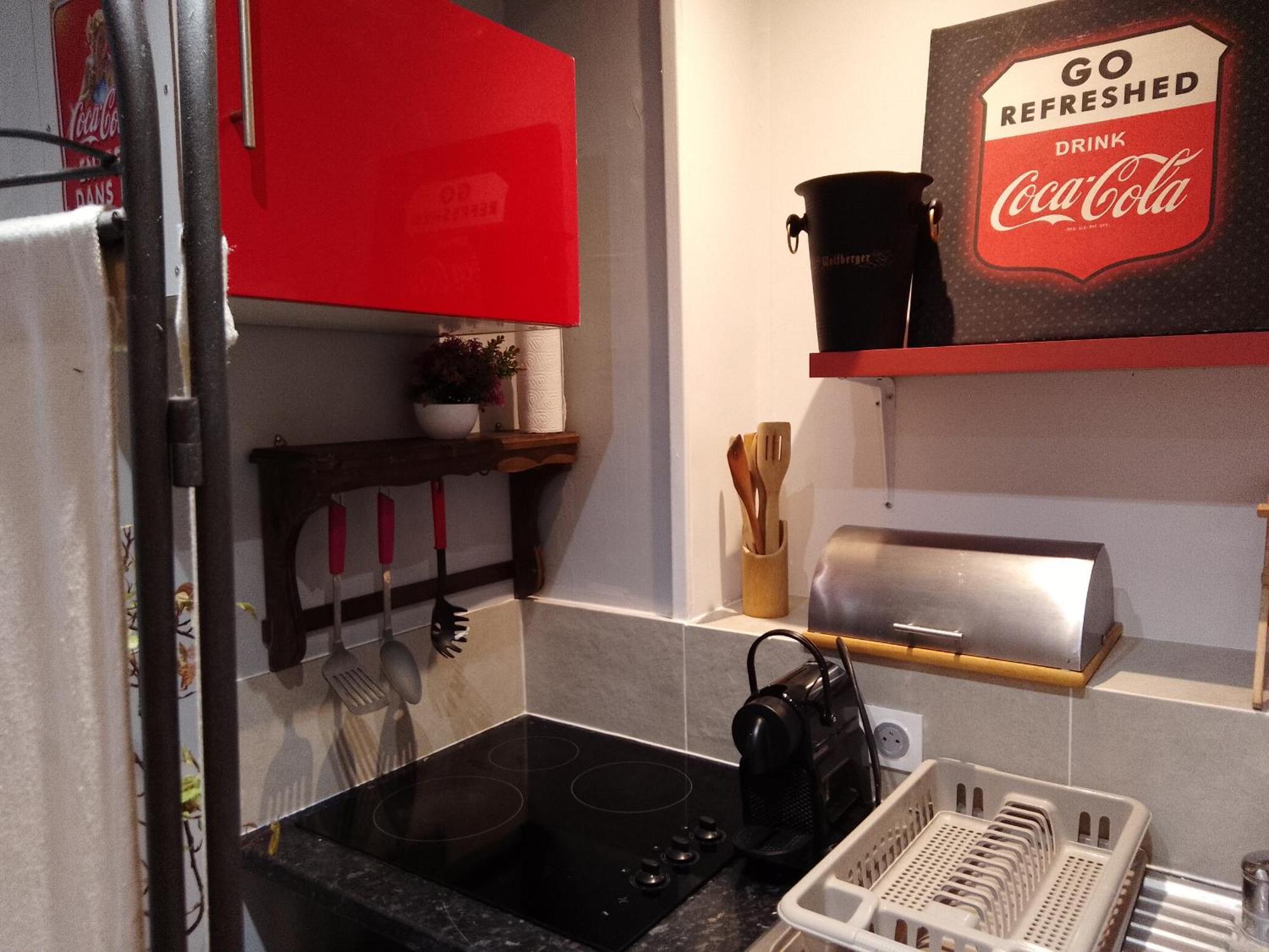 Guesthouse Familial Pour 2,3,4 Personnes De 44M2- Accessible Handic -Rez De Chaussee-Vues Sur Rue Et Patio Prive - Sejour, Chambre Separee-Cuisine,Salle De Bain,Lit Double Et Canape-Lit 2Pers-Entree De La Rue Berzelius-5 Minutes Du Metro Brochant-Lig Париж Екстериор снимка